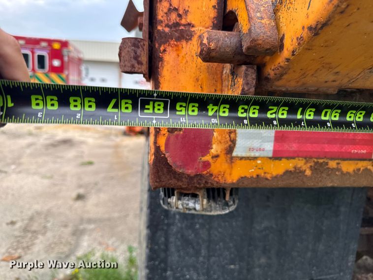image for item FB5837 2002 International 4900 dump truck
