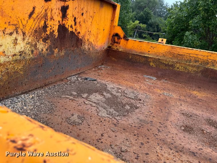 image for item FB5837 2002 International 4900 dump truck