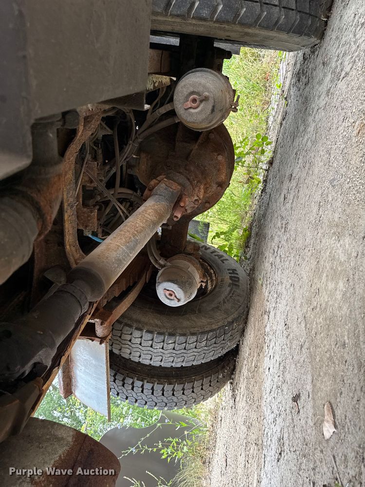 image for item FB5837 2002 International 4900 dump truck