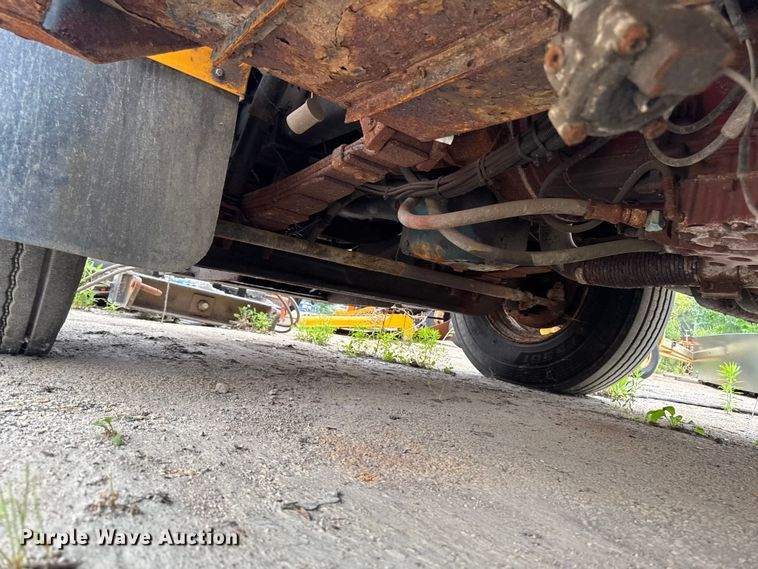 image for item FB5837 2002 International 4900 dump truck