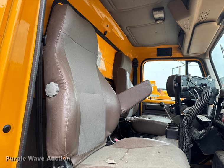 image for item FB5837 2002 International 4900 dump truck