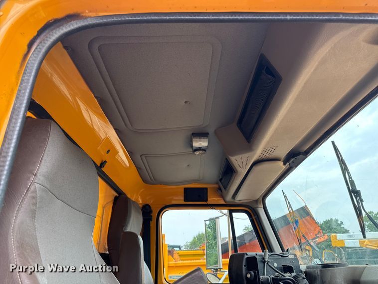 image for item FB5837 2002 International 4900 dump truck