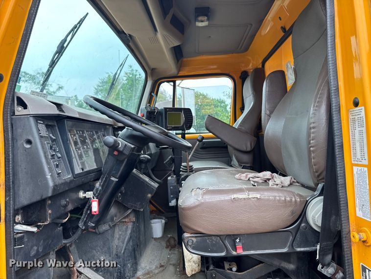 image for item FB5837 2002 International 4900 dump truck