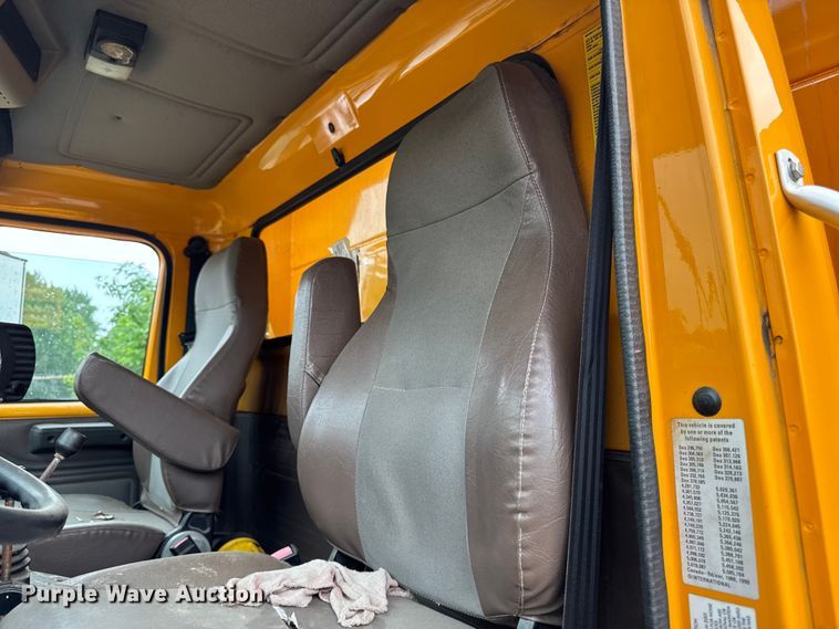 image for item FB5837 2002 International 4900 dump truck