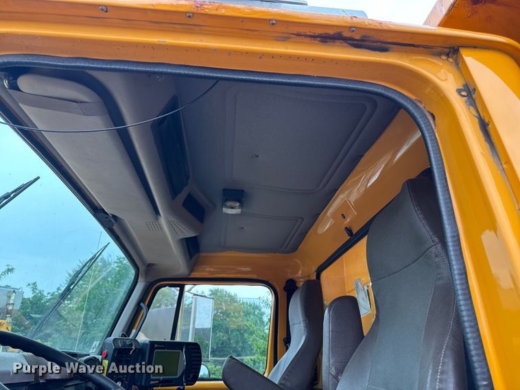image for item FB5837 2002 International 4900 dump truck