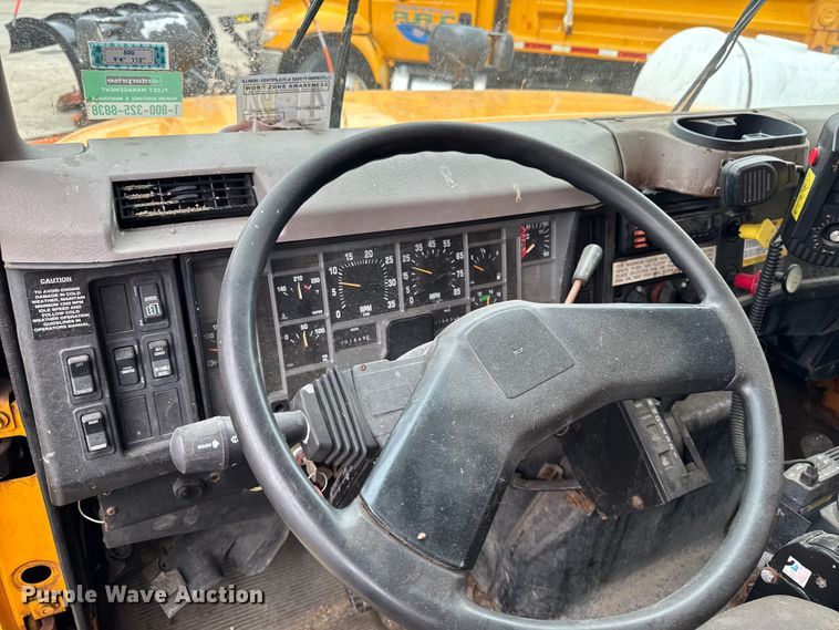 image for item FB5837 2002 International 4900 dump truck