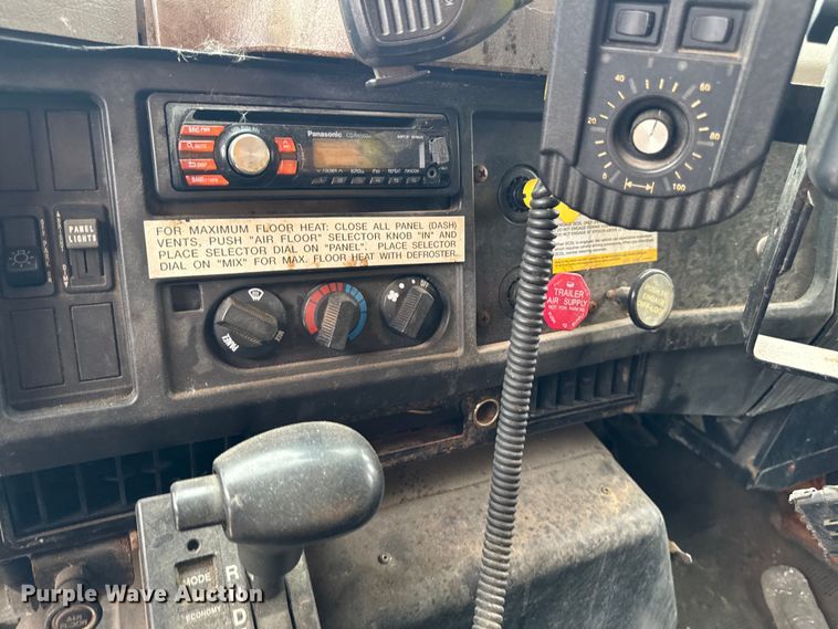image for item FB5837 2002 International 4900 dump truck