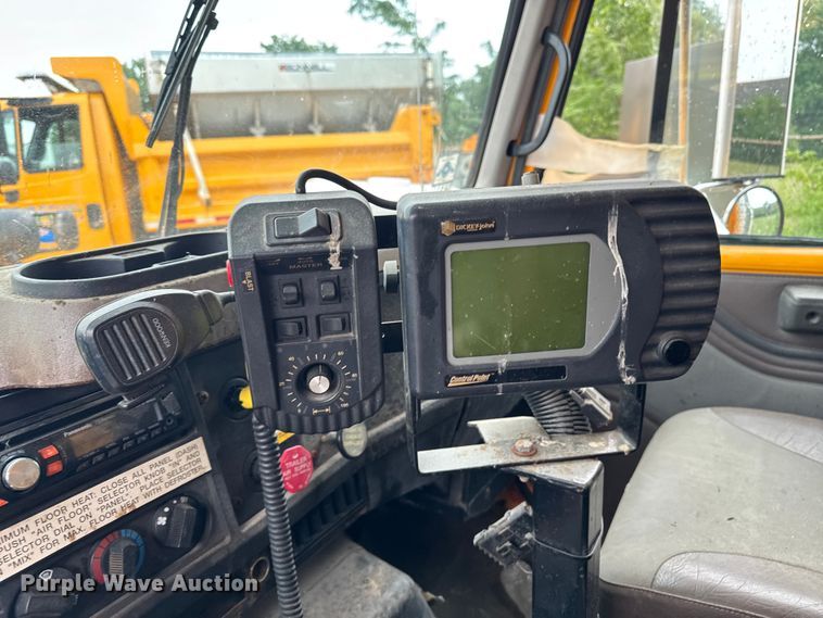 image for item FB5837 2002 International 4900 dump truck