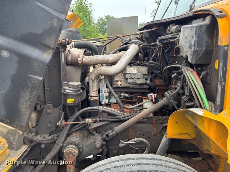 image for item FB5837 2002 International 4900 dump truck