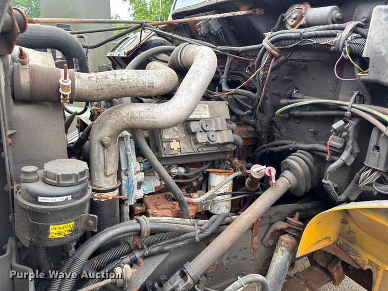 image for item FB5837 2002 International 4900 dump truck