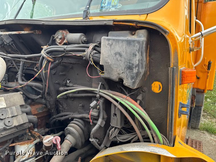 image for item FB5837 2002 International 4900 dump truck