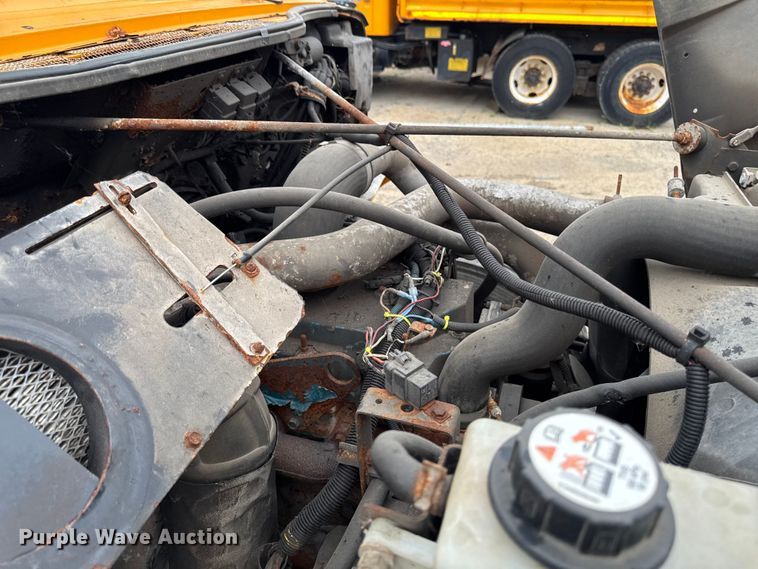 image for item FB5837 2002 International 4900 dump truck