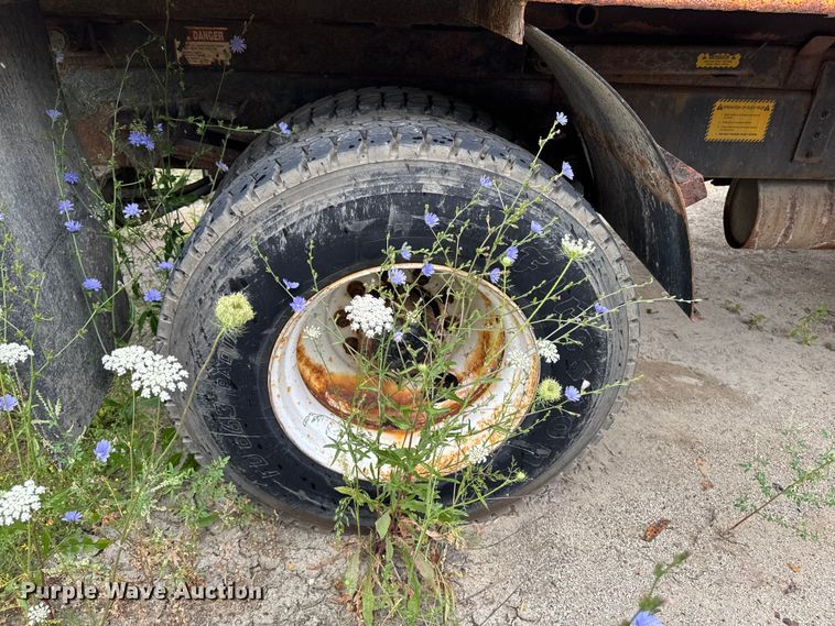 image for item FB5837 2002 International 4900 dump truck