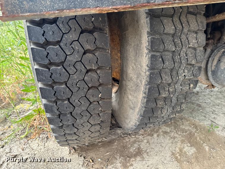 image for item FB5837 2002 International 4900 dump truck