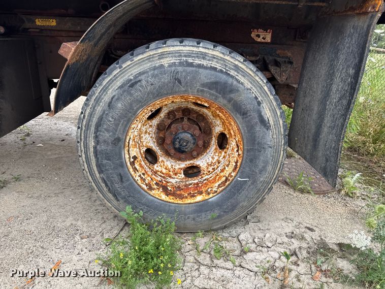 image for item FB5837 2002 International 4900 dump truck