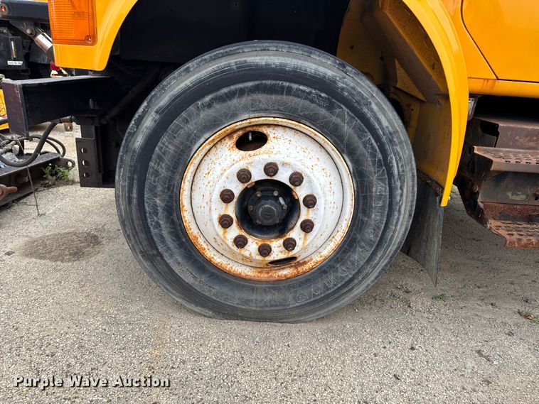 image for item FB5837 2002 International 4900 dump truck