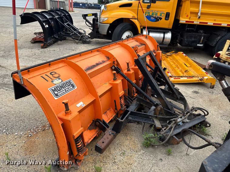 image for item FB5837 2002 International 4900 dump truck