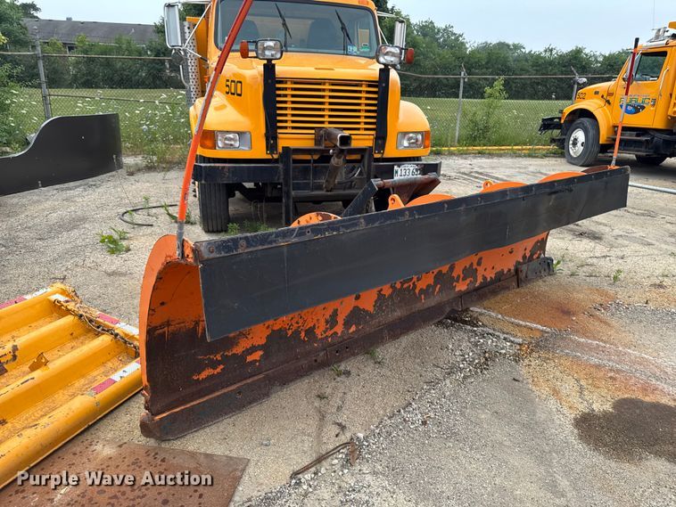 image for item FB5837 2002 International 4900 dump truck