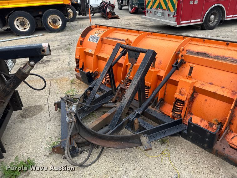 image for item FB5837 2002 International 4900 dump truck