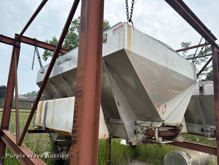 image for item FB5837 2002 International 4900 dump truck