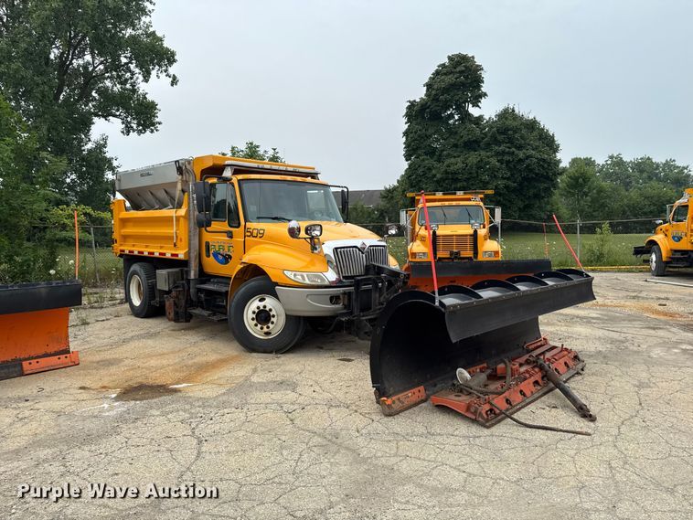 image for item FB5838 2002 International 4400 dump truck