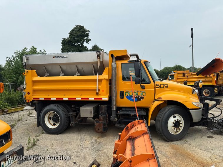 image for item FB5838 2002 International 4400 dump truck