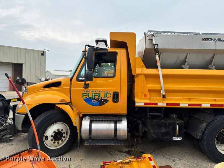 image for item FB5838 2002 International 4400 dump truck