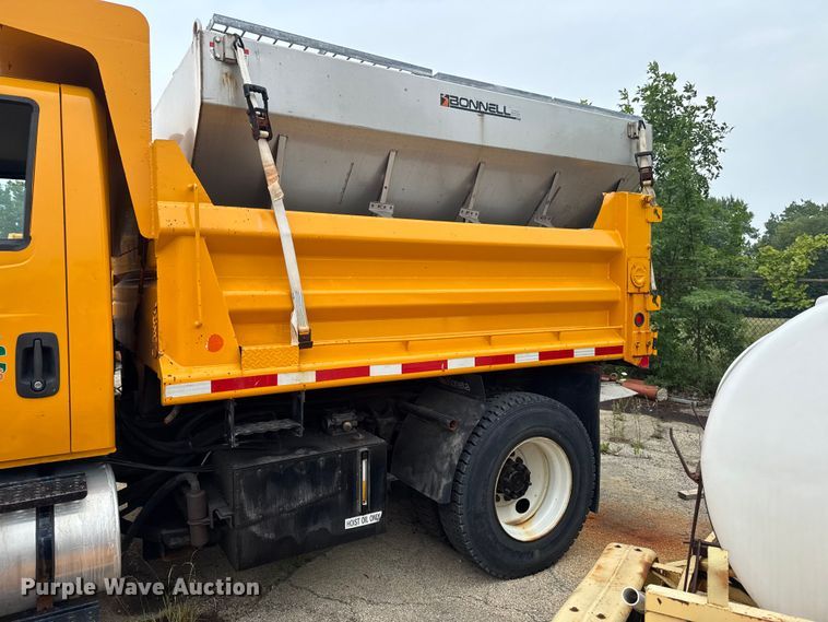 image for item FB5838 2002 International 4400 dump truck