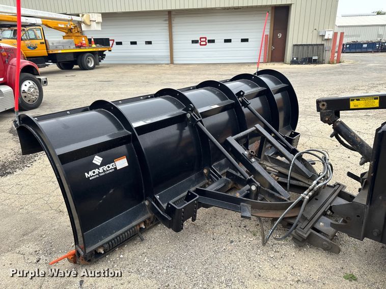 image for item FB5838 2002 International 4400 dump truck
