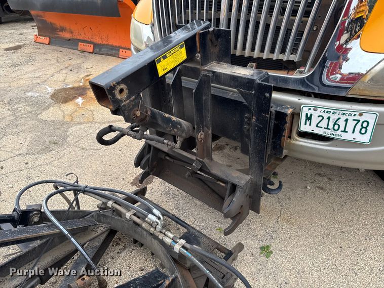 image for item FB5838 2002 International 4400 dump truck
