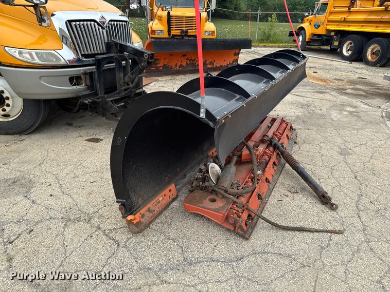 image for item FB5838 2002 International 4400 dump truck