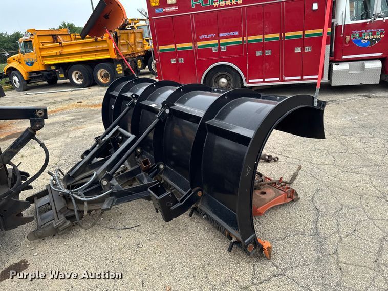 image for item FB5838 2002 International 4400 dump truck