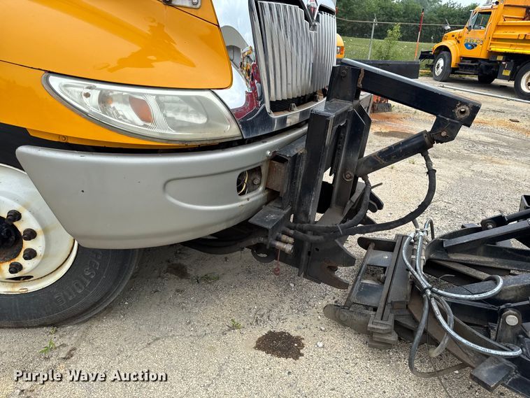 image for item FB5838 2002 International 4400 dump truck