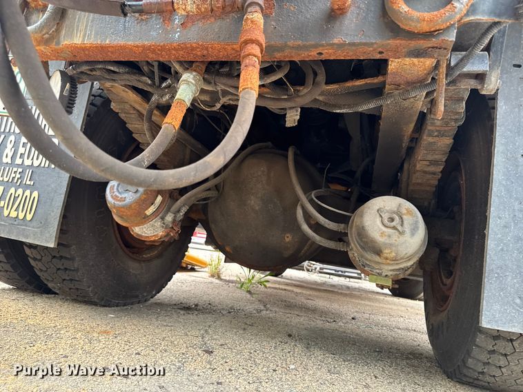 image for item FB5838 2002 International 4400 dump truck