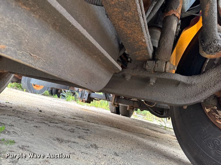 image for item FB5838 2002 International 4400 dump truck