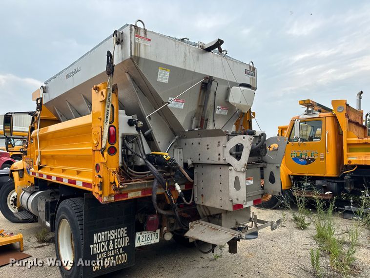 image for item FB5838 2002 International 4400 dump truck