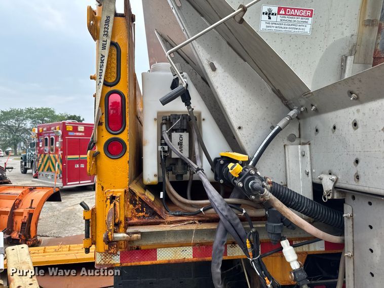 image for item FB5838 2002 International 4400 dump truck