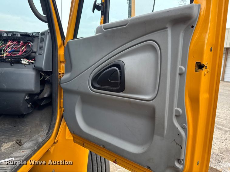 image for item FB5838 2002 International 4400 dump truck