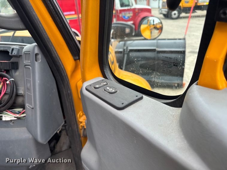 image for item FB5838 2002 International 4400 dump truck