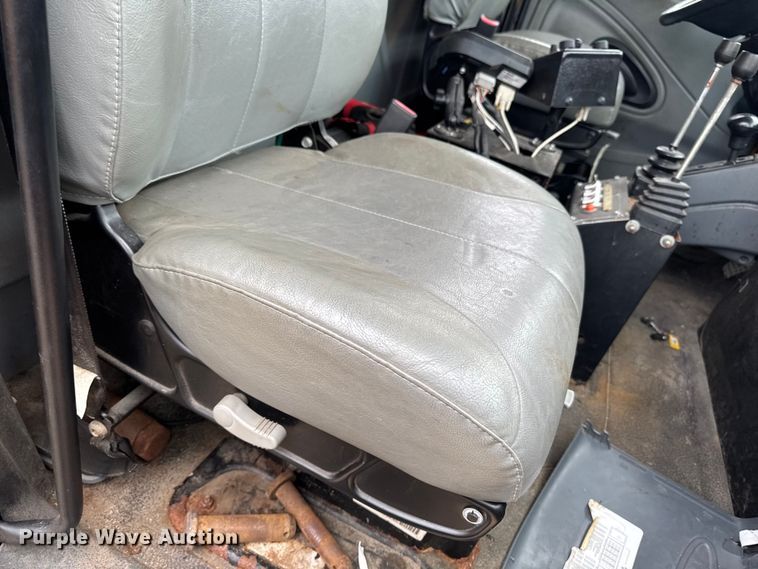 image for item FB5838 2002 International 4400 dump truck