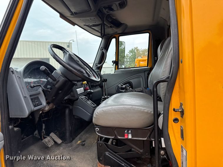 image for item FB5838 2002 International 4400 dump truck