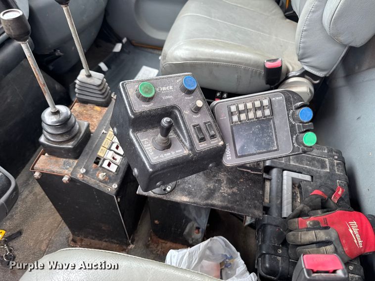 image for item FB5838 2002 International 4400 dump truck