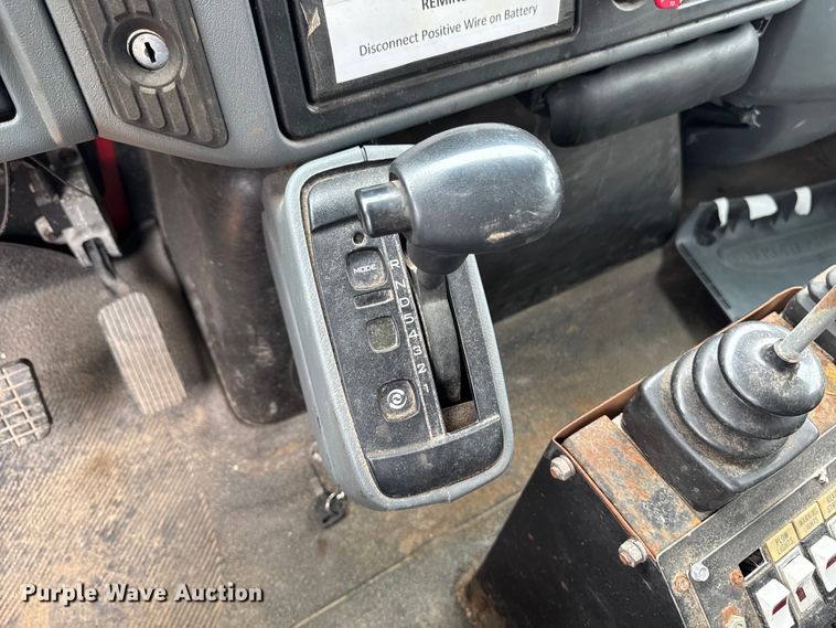 image for item FB5838 2002 International 4400 dump truck