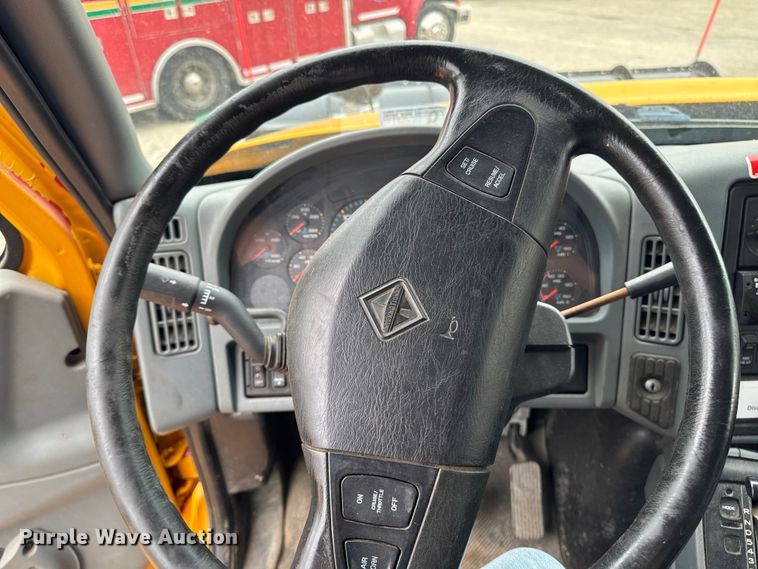 image for item FB5838 2002 International 4400 dump truck