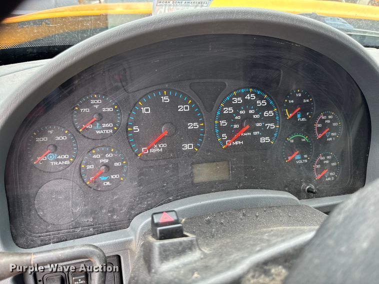 image for item FB5838 2002 International 4400 dump truck