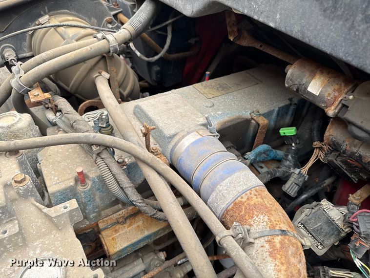image for item FB5838 2002 International 4400 dump truck