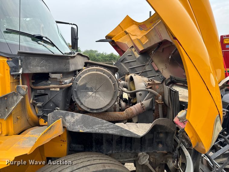 image for item FB5838 2002 International 4400 dump truck