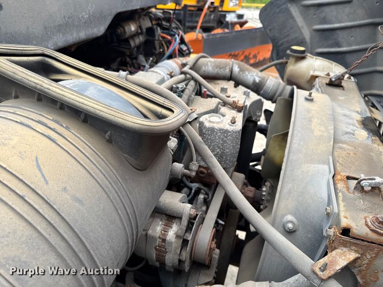 image for item FB5838 2002 International 4400 dump truck