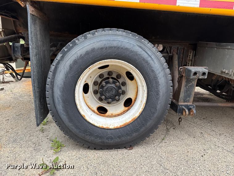 image for item FB5838 2002 International 4400 dump truck