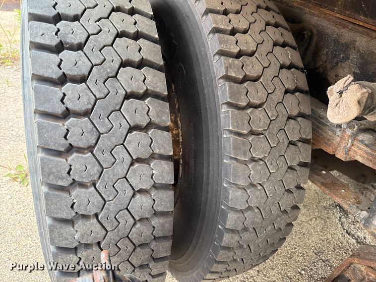 image for item FB5838 2002 International 4400 dump truck